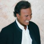 artist image Julio Iglesias Nathalie Momentos